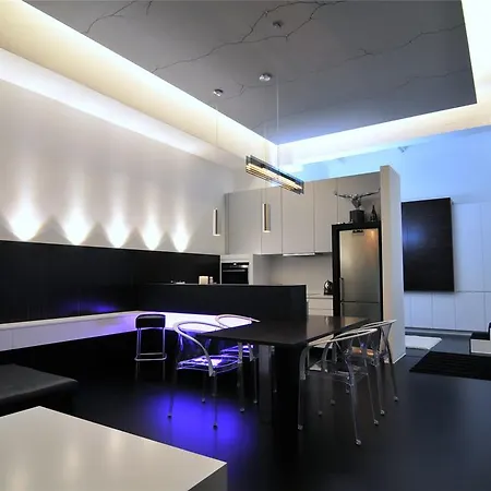 Loft Apartment *